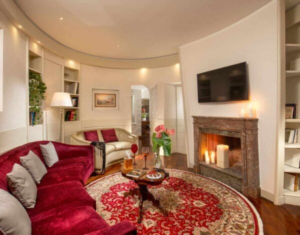 Spanish Steps: Luxury Family Apartment