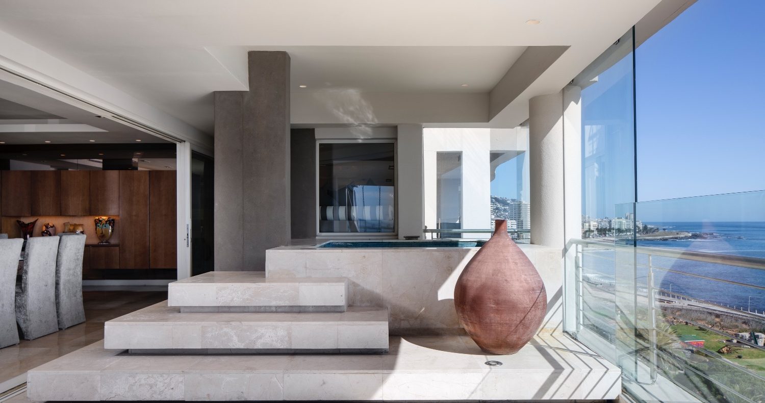 Cape Town Villas 13 Modern penthouse with stunning ocean view