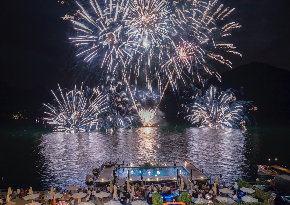 27 - Fireworks on the lake1