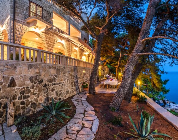 Lavander | 6 BR