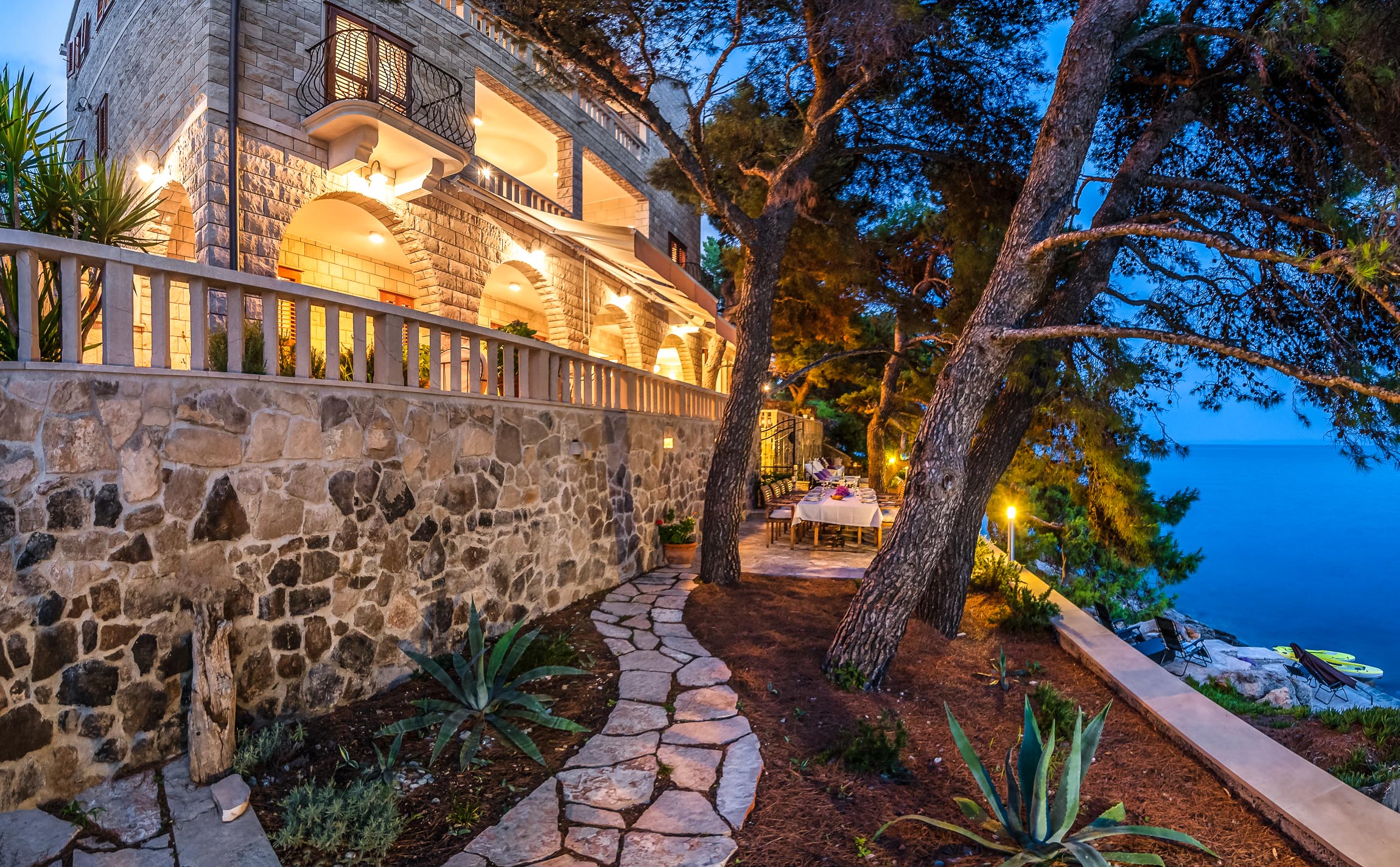 Waterfront home on Bra&ccaron; Island near Split