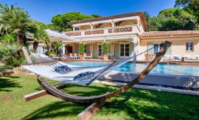 Experience a stay in Villa La Ramade