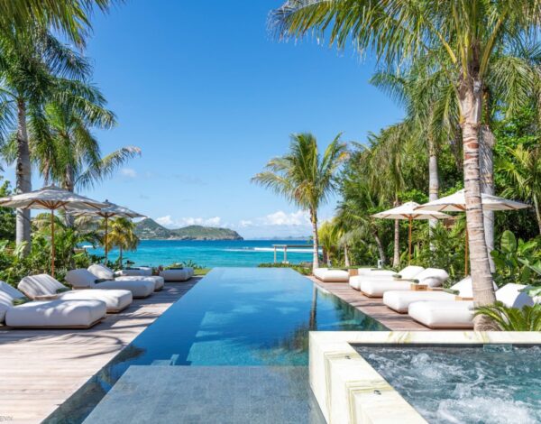 Villa Palm Beach, Beachfront