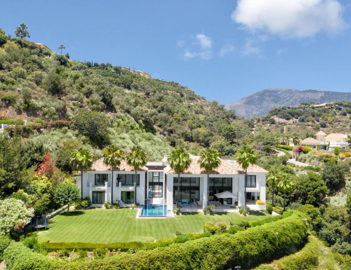 Villa Palo Alto is cool and contemporary, it sits imposingly on a hill near Marbella and the beach overlooking the sea. Four bedrooms | Haute Retreats