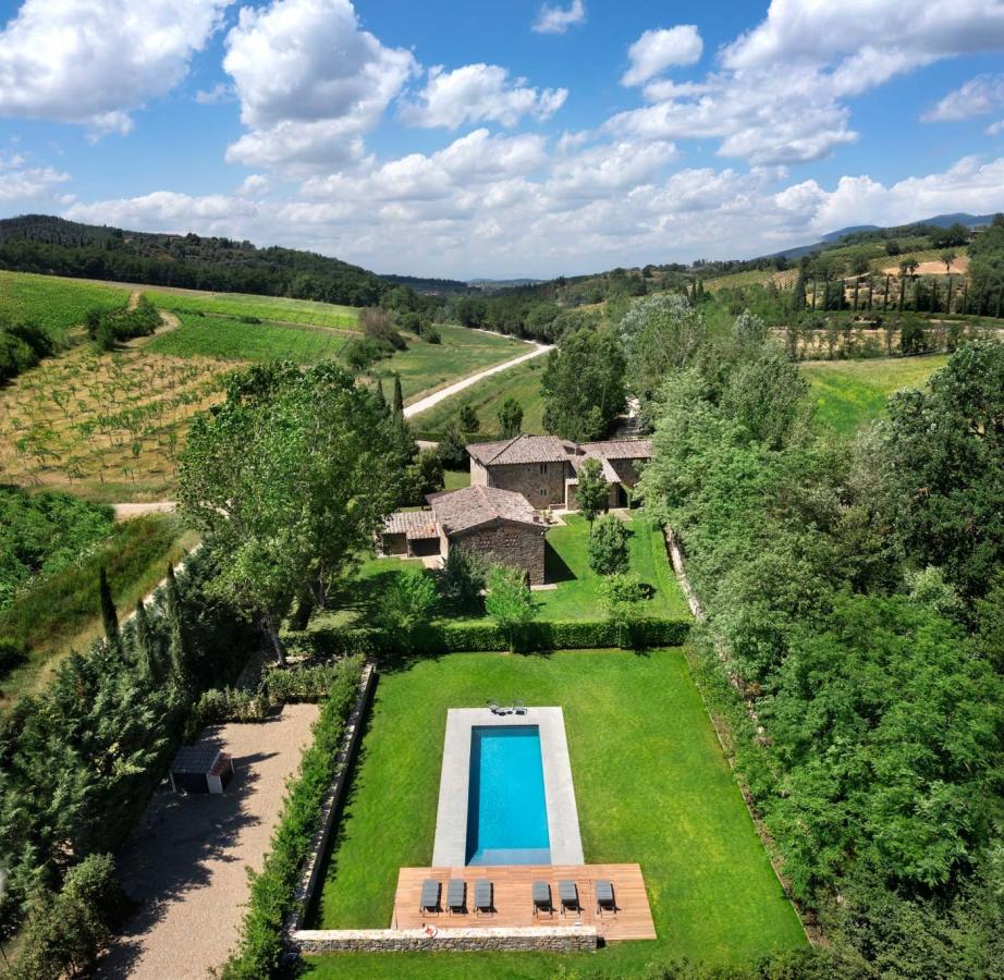 Escape to Fioresta, a charming villa in Chianti, Tuscany, offering serene landscapes, historic charm, and relaxing luxury.