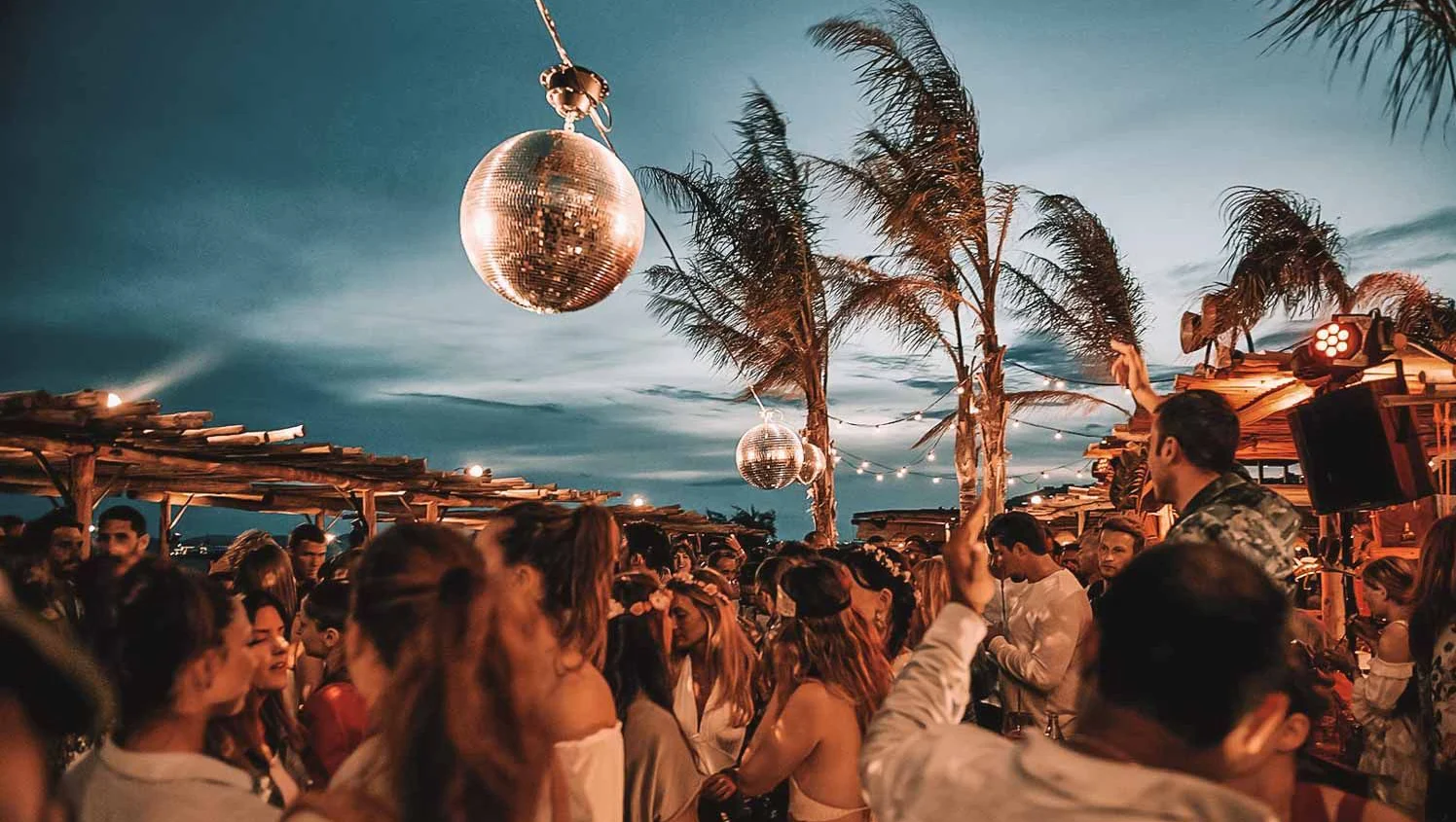 best beach clubs in mykonos 