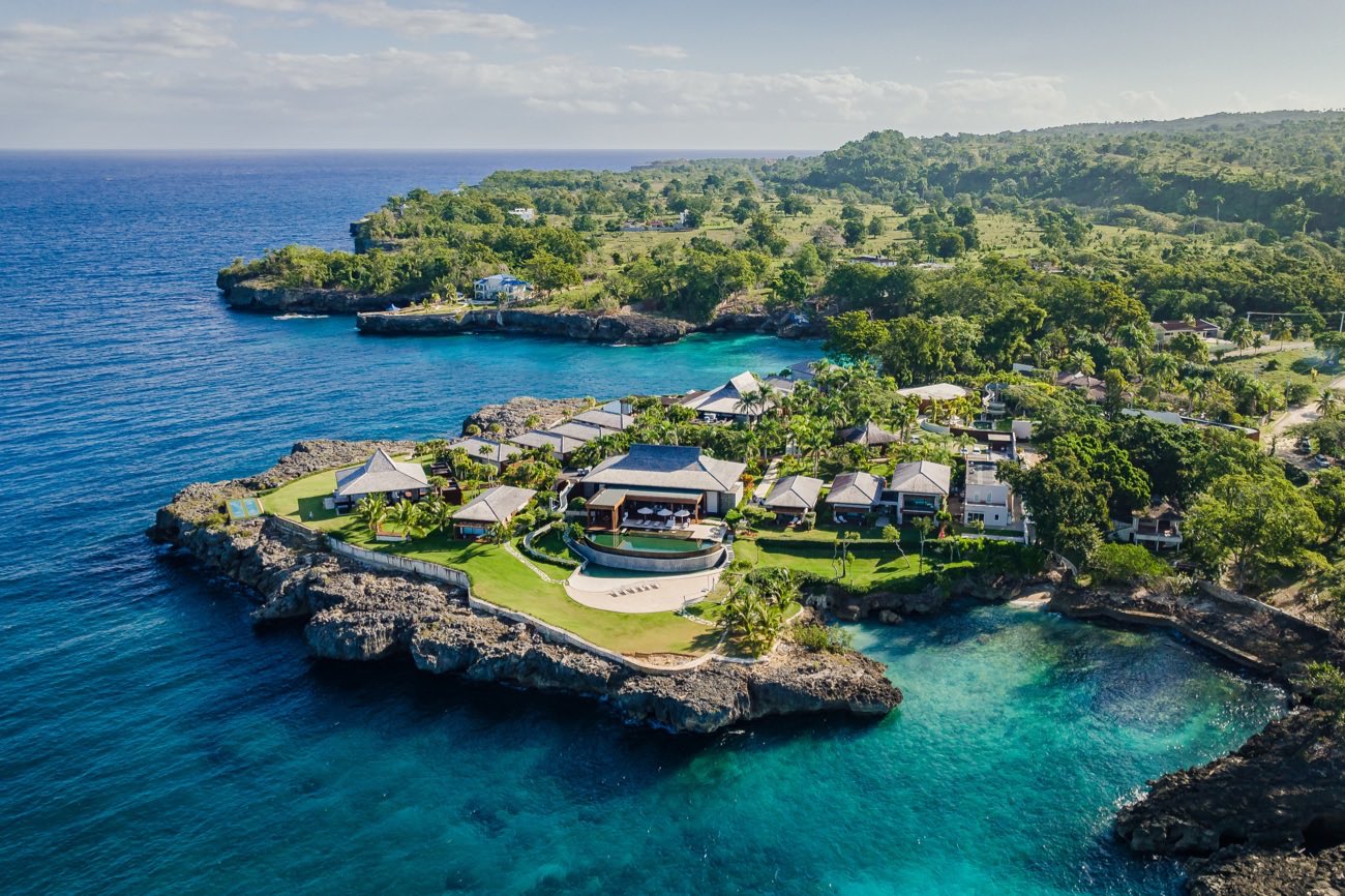 A Haute Retreats mansion for rent &mdash; pool terrace and open living space