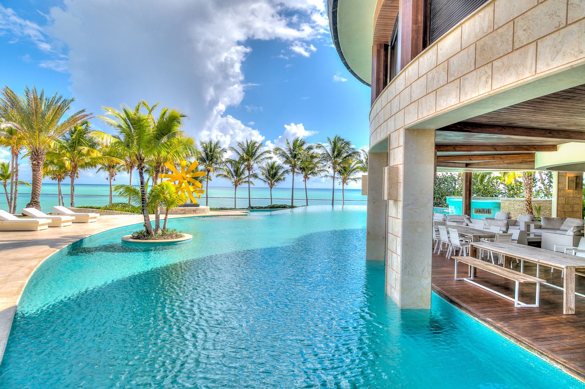 Punta Cana villas &mdash; luxury beachfront villa with private pool and infinity edge