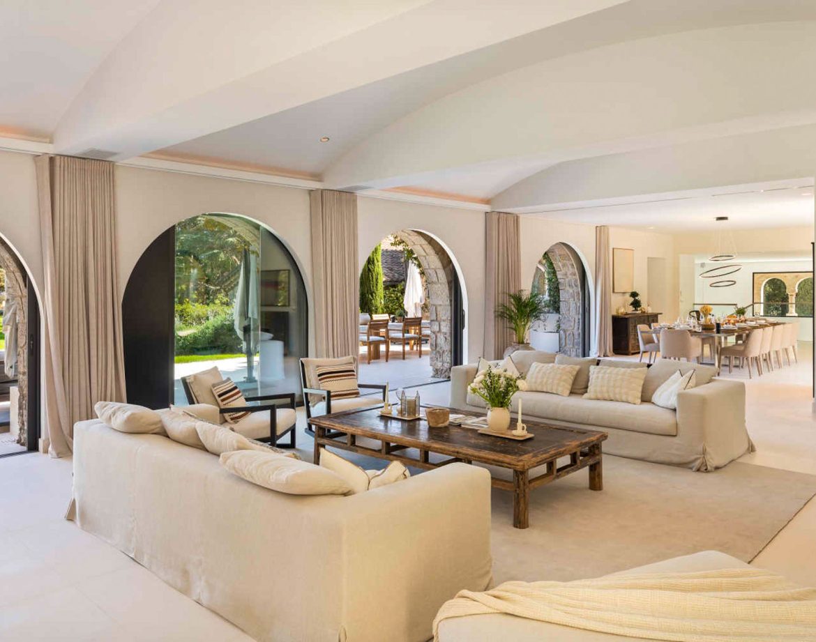 Luxury Travel Trends 2025: The Future of High-End Villa Getaways