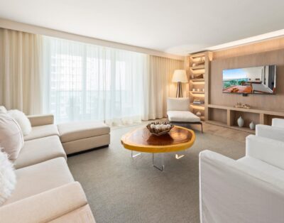 1 Hotel & Homes 1015