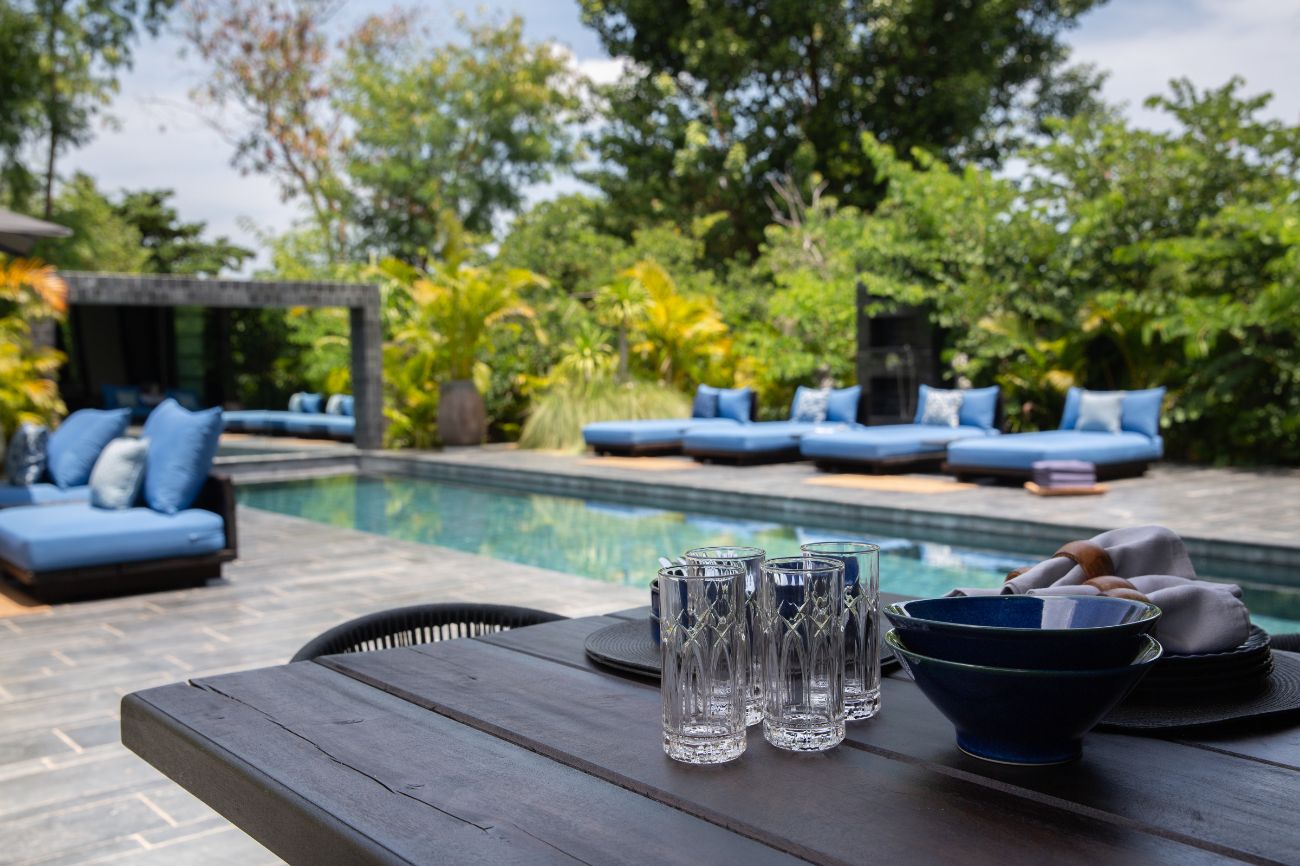 Find the High Class Villas Fit for a Superstar 1 Find the High Class Villas Fit for a Superstar - BVilla 1 outdoor dining 2