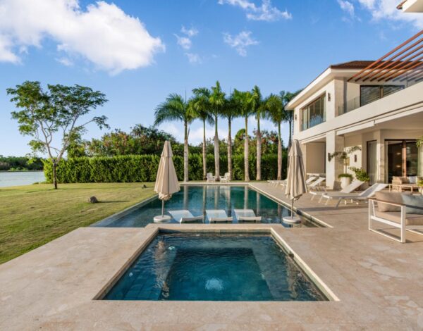 Mangle House