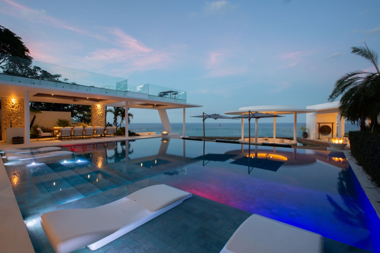 Where to Go for Thanksgiving: 10 Best Places to Vacation 8 Where to Go for Thanksgiving: 10 Best Places to Vacation - Solana swimming pool 6