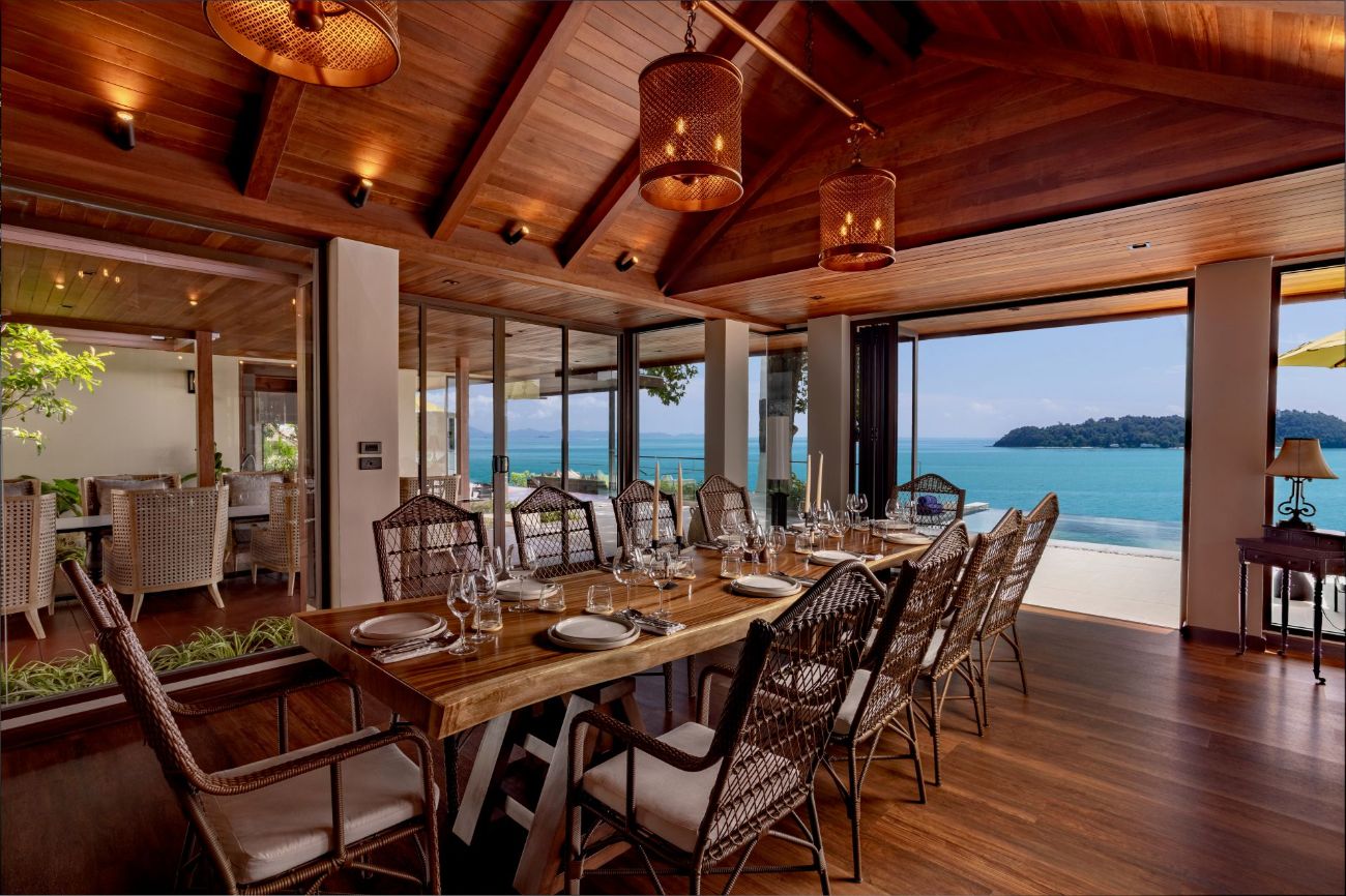 What Defines a Luxury Dining Experience at Haute Retreats? 1 luxury dining experience