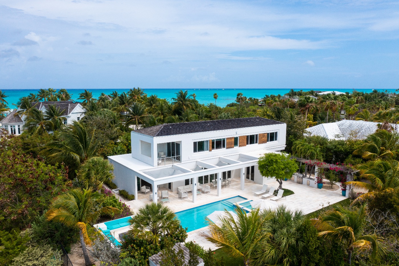 Modern villa by turquoise ocean water - villa turquoise turks and caicos