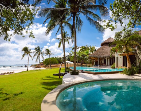 Casa Akama