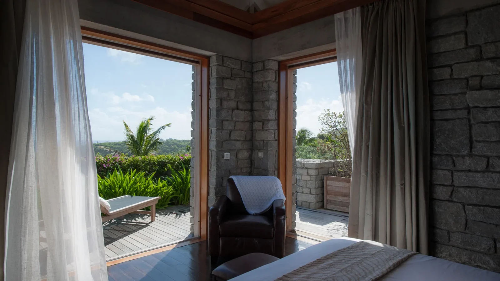 What to Pack for a Villa Holiday: 25 Must-Have Items 5 What to Pack for a Villa Holiday: 25 Must-Have Items - Danse Des Etoiles haute retreats 2025 28