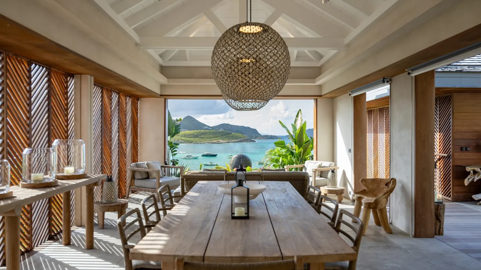 What to Pack for a Villa Holiday: 25 Must-Have Items 2 What to Pack for a Villa Holiday: 25 Must-Have Items - Maud Haute retreats 2025 30