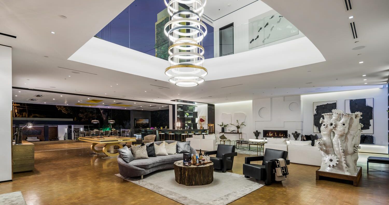 California Vacation 15 Modern luxury living room with art