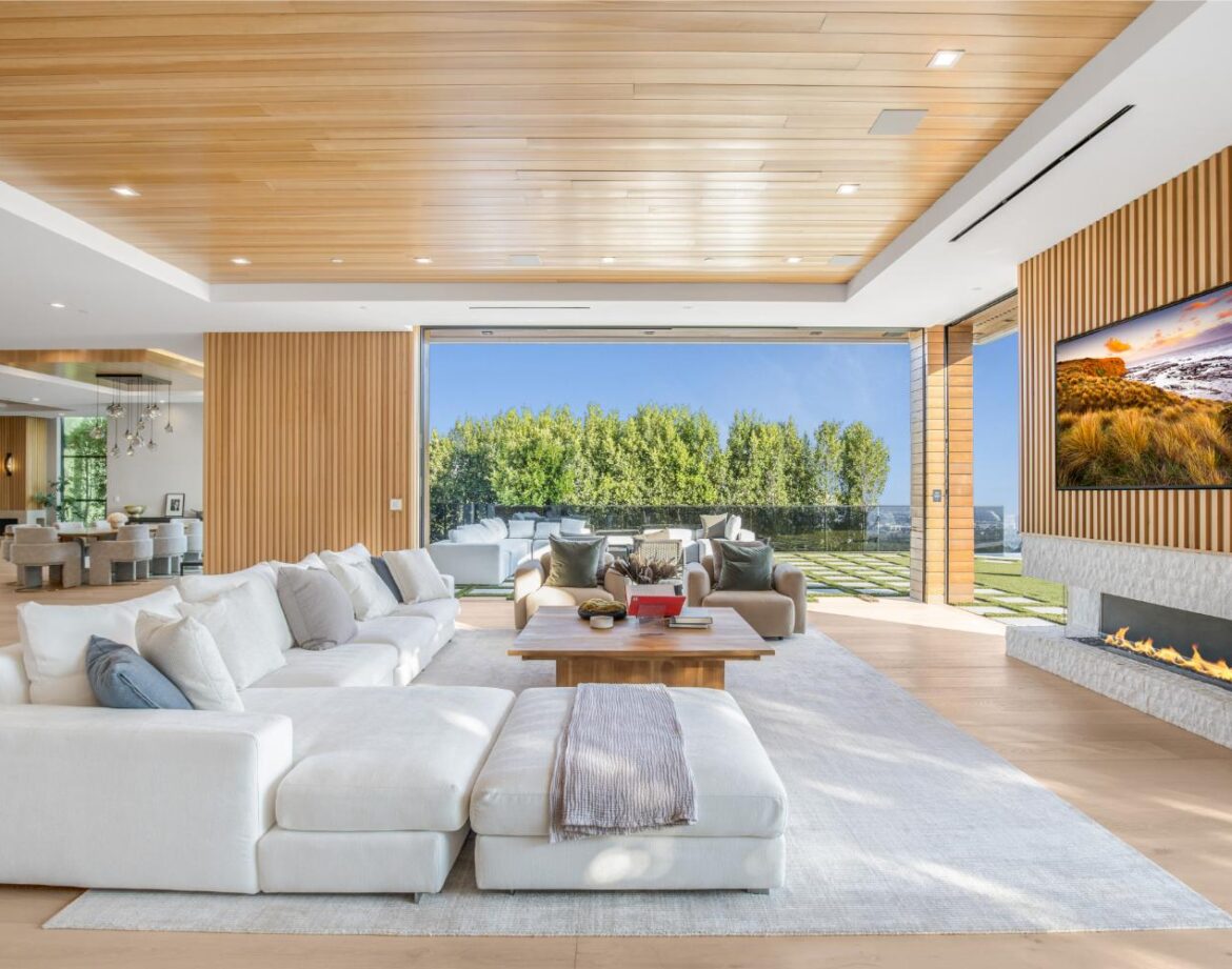 California Vacation 13 Modern living room with large windows - california villas