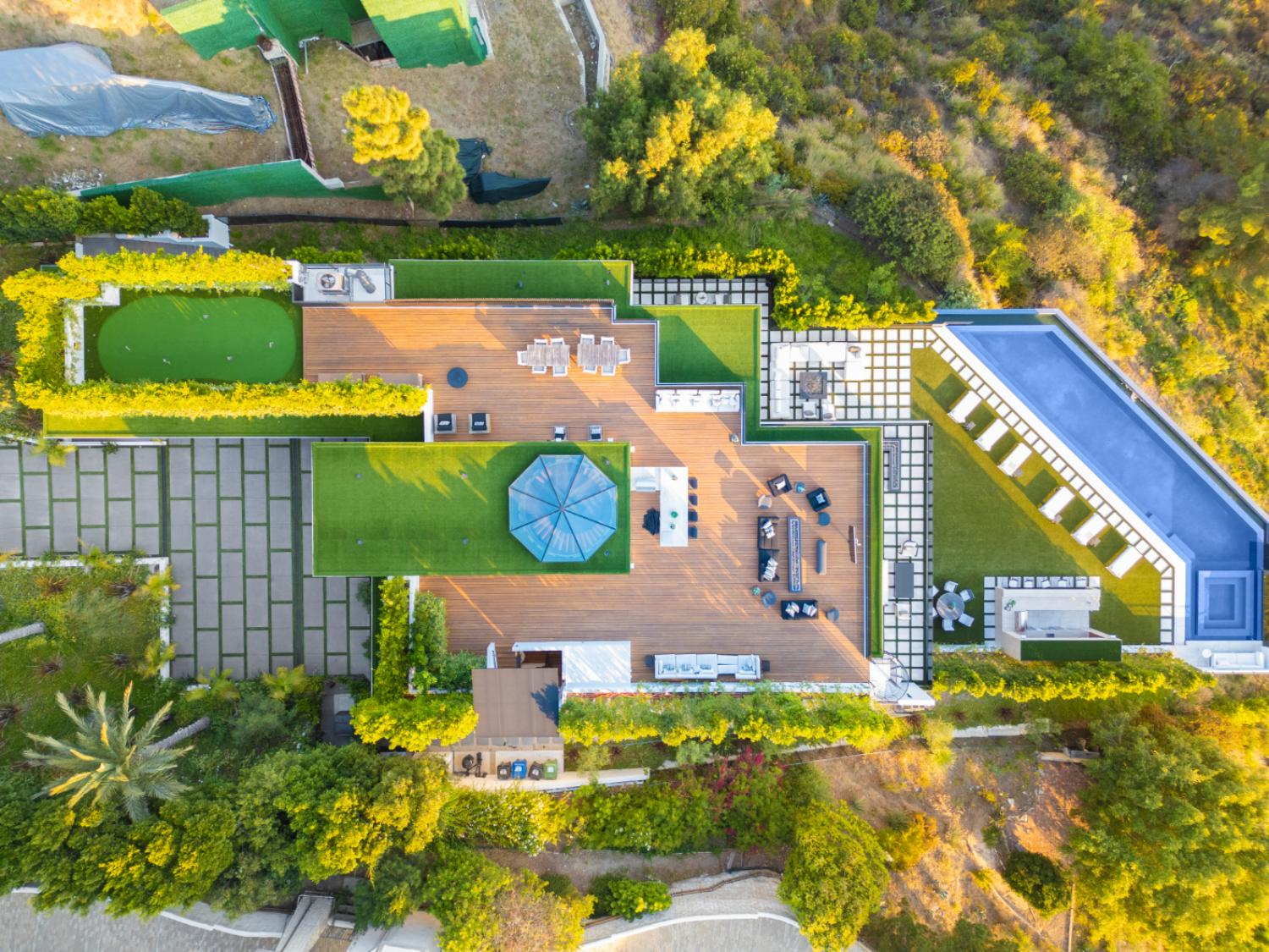 California Vacation 17 Luxurious mansion with expansive outdoor spaces.