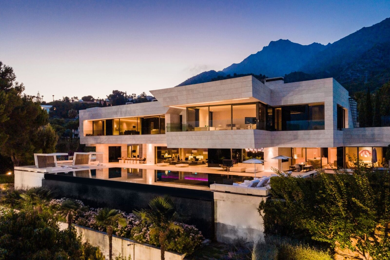 October at Short Notice: What the Golden Mile Marbella Keeps Open When the Rest of the Mediterranean Closes — Updated 25 September 2 Villa El Nido