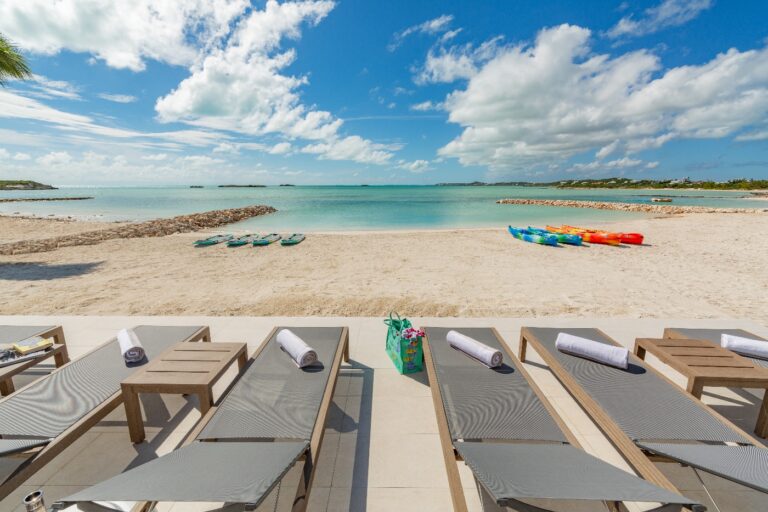 The Best Luxury Villas for Family Vacation Rental, Curated by Haute Retreats 4 The Best Luxury Villas for Family Vacation Rental, Curated by Haute Retreats - 037 Villa Solara 7549