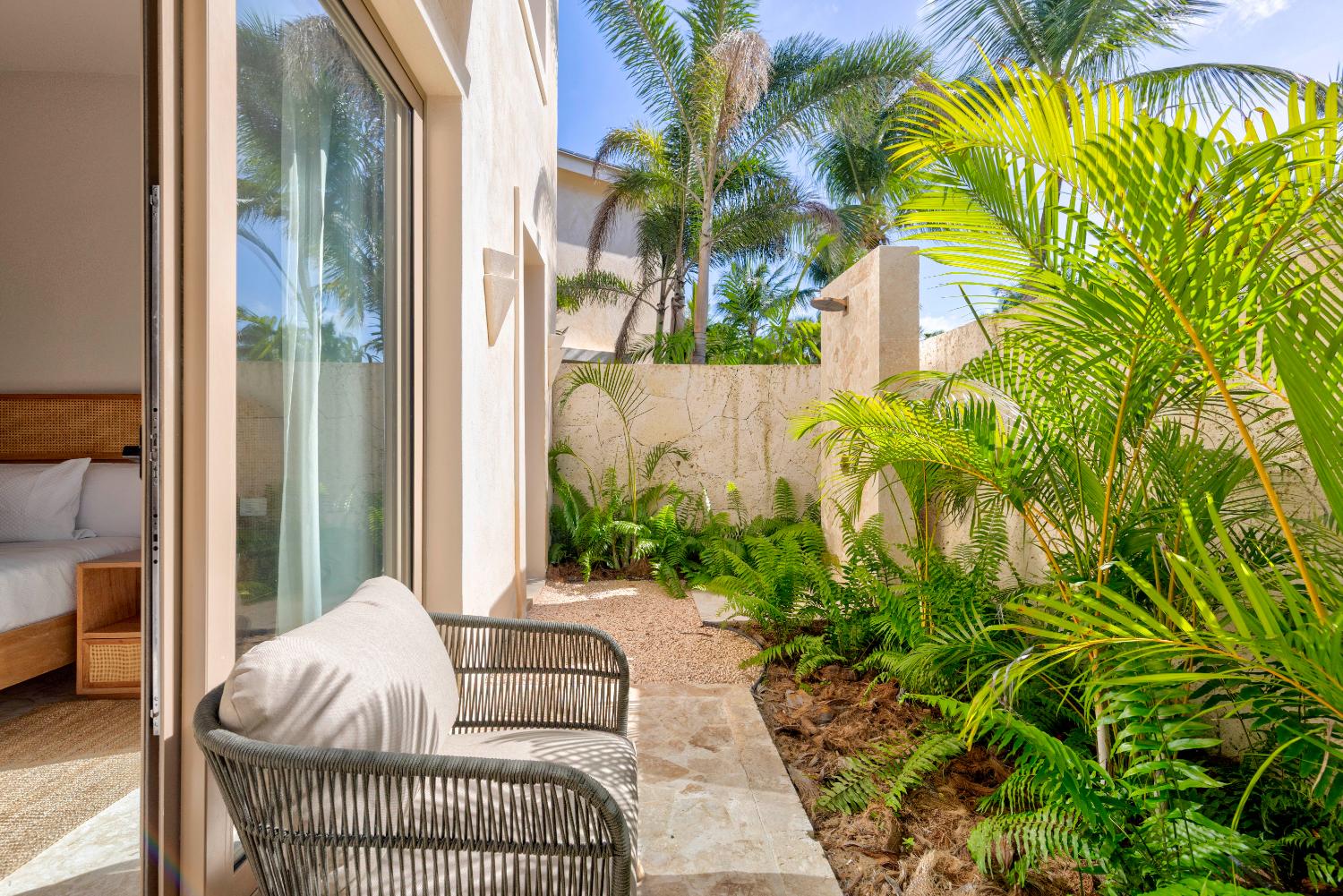 Luxury Vacations in the Caribbean: Rainy-Season Myths and When to Book 2 Luxury Vacations in the Caribbean: Rainy-Season Myths and When to Book - Villa Arrecife EFG9 haute retreats 2025 33