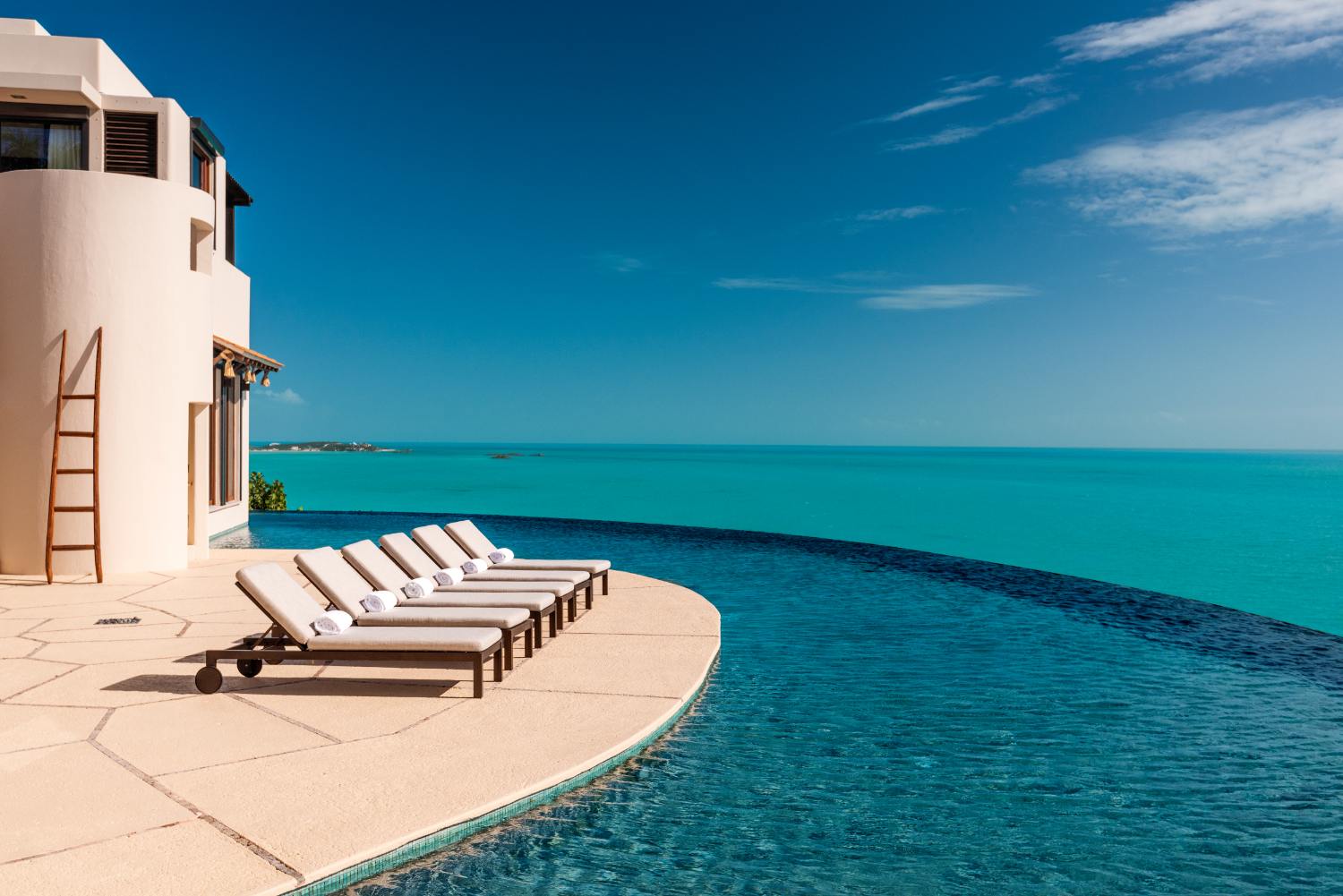 The Best Luxury Villas for Family Vacation Rental, Curated by Haute Retreats 12 The Best Luxury Villas for Family Vacation Rental, Curated by Haute Retreats - Villa Bajacu Turks and Caicos Haute Retreats 2025 18