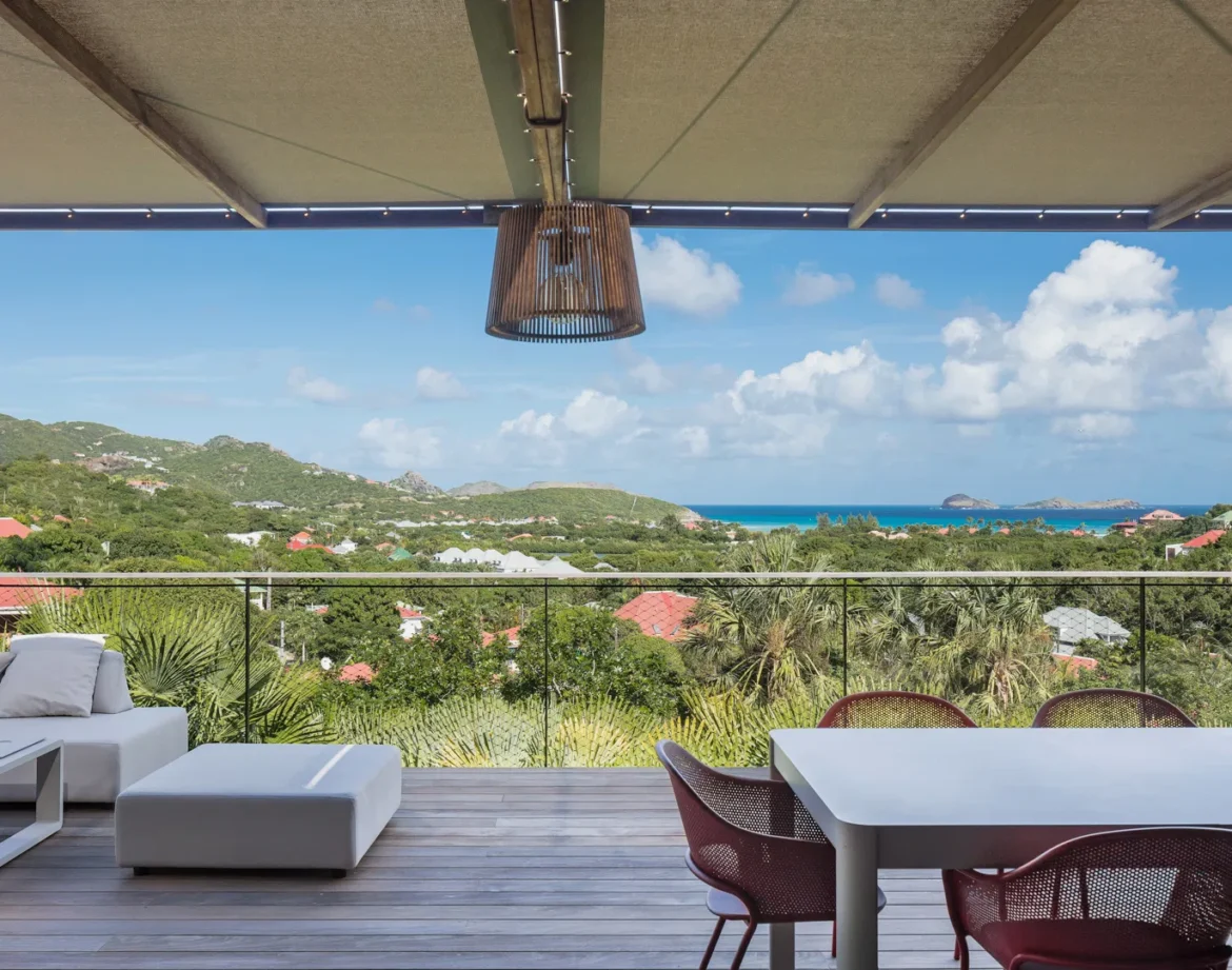 How Far Is St Barts From Miami? Flight Times, Routes & Private Jet Options