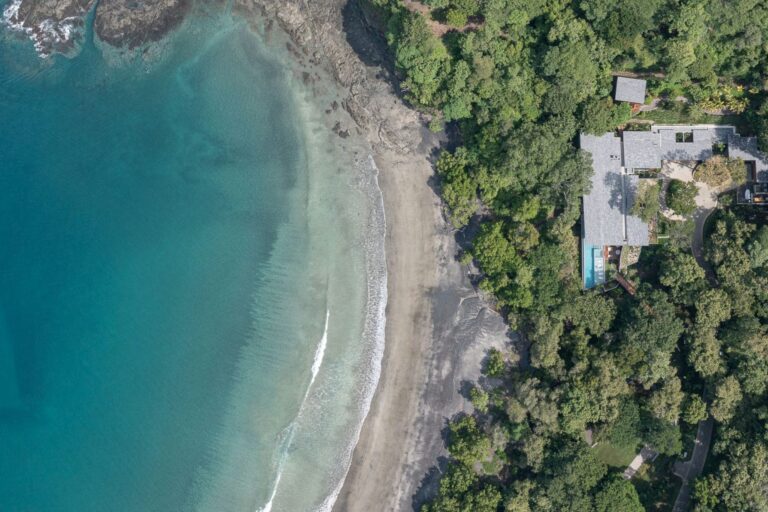 Best Time to Go to Costa Rica: Weather, Crowds & Luxury Travel Tips - villa costa rica luxury pool avellana aer h l