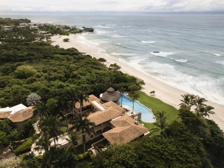 Luxury villa by the ocean la vida dulce Punta Mita 
