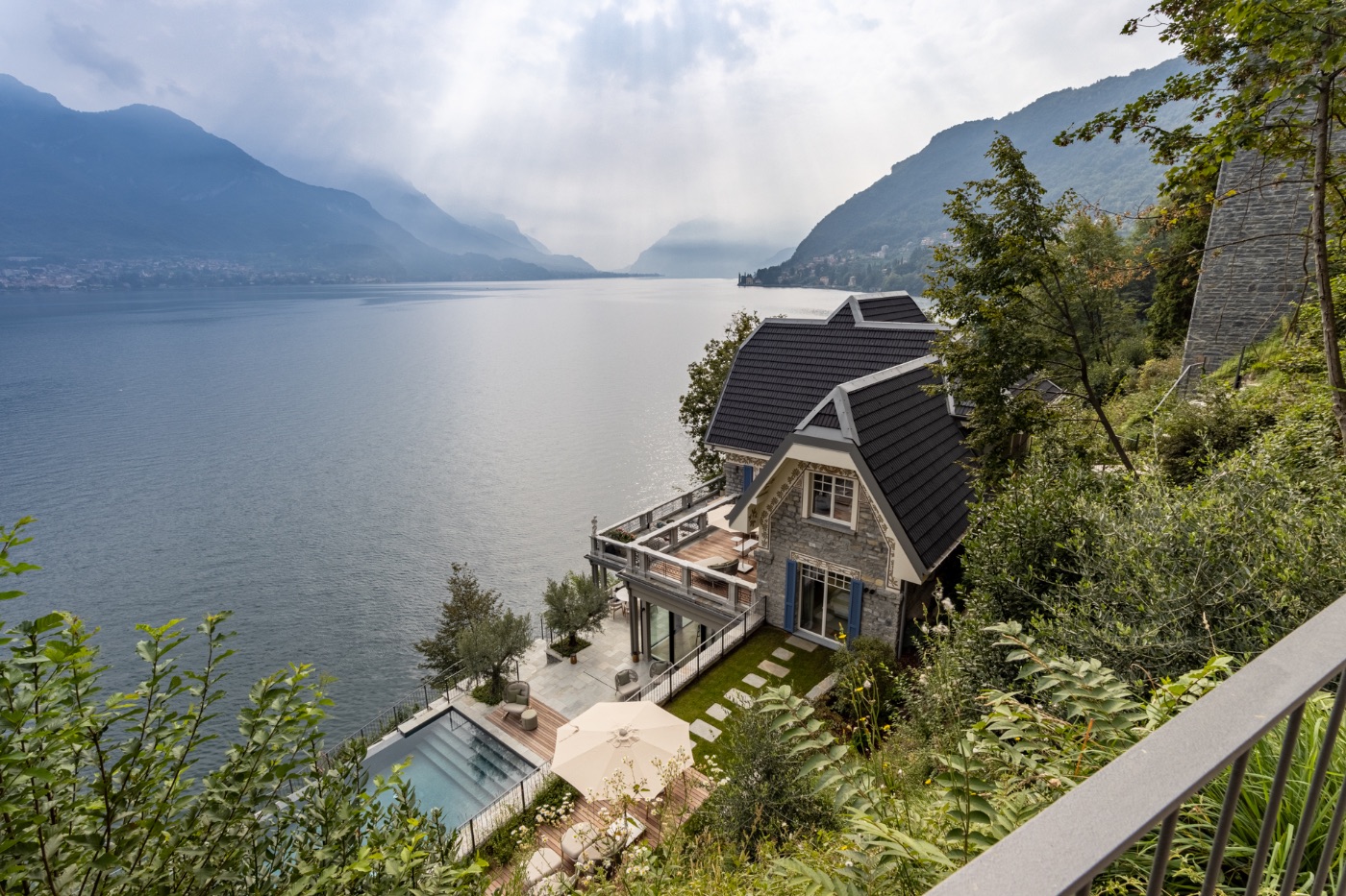 George Clooney’s Lake Como Love Affair: A Story of Glamour, Serenity, and La Dolce Vita 4 Scenic lakeside villa with mountains backdrop breakwater bellagio