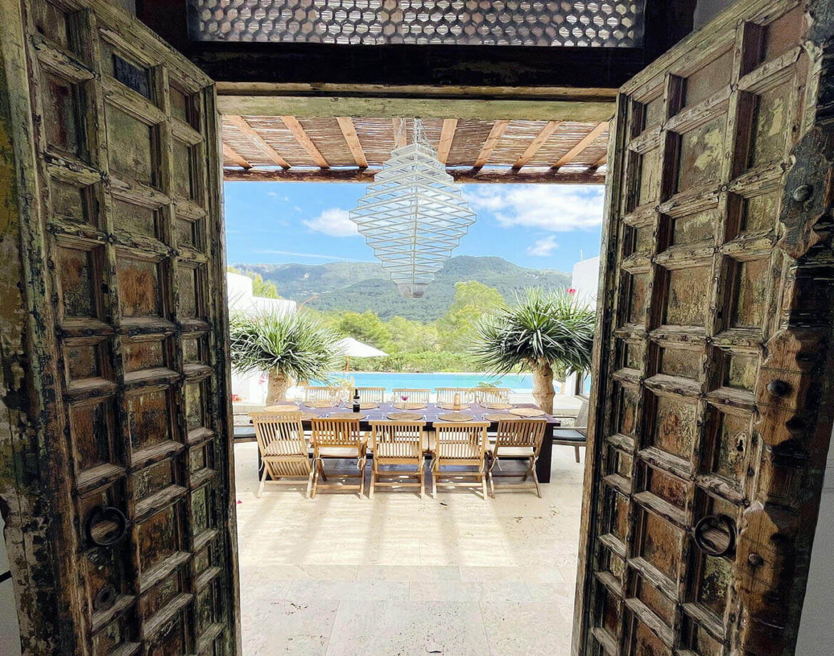 Ibiza vs Mykonos: Where Should You Go This Summer?