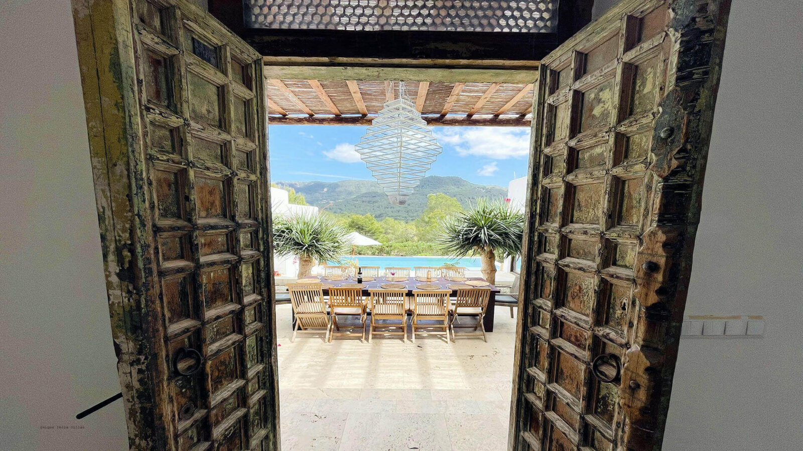 Best Places to Travel With Kids: 15 Luxury Family Destinations for an Unforgettable Escape - Villa Haisley Ibiza 21 min