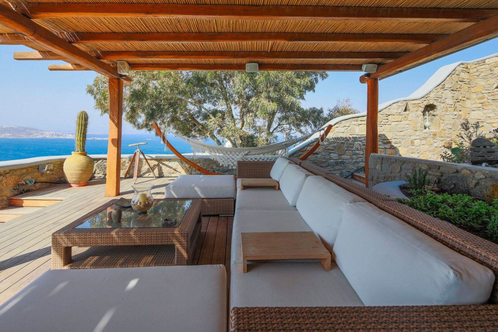 Mykonos Villas with Private Pool: Aleomandra vs Agios Lazaros vs Kalafatis Choosing Your Address 1 Mykonos Villas with Private Pool