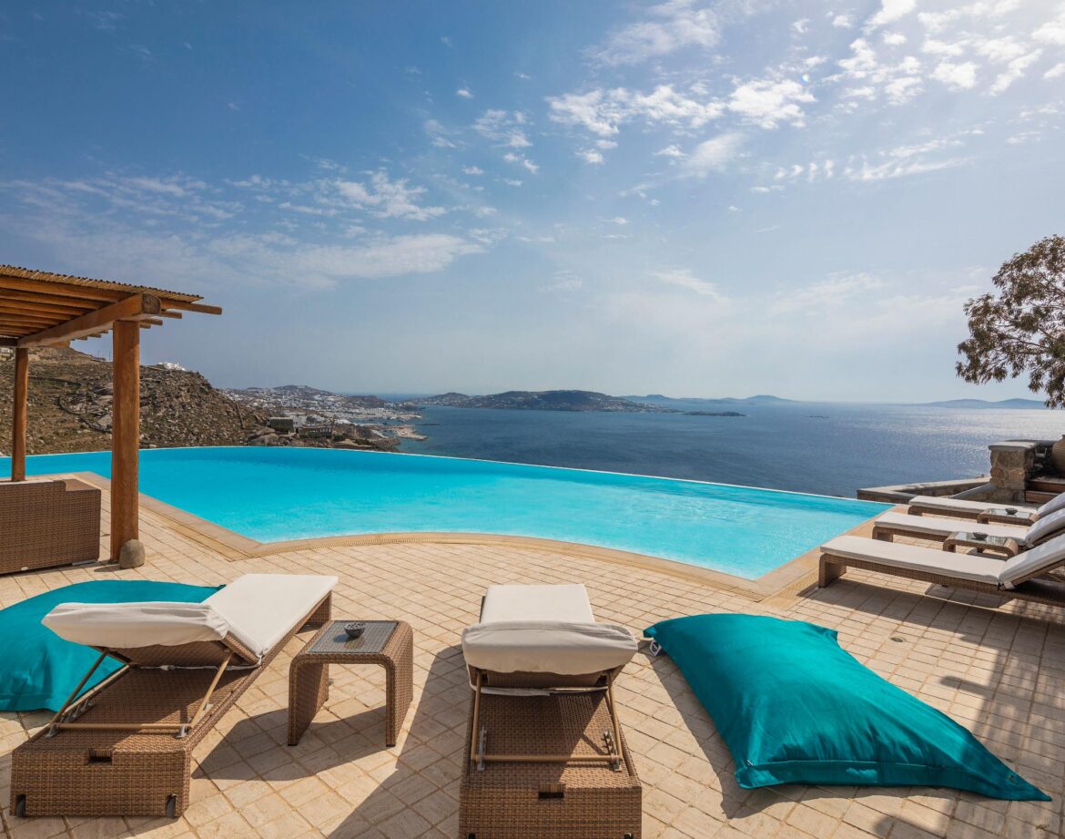 Last Minute Villa Mykonos: The Estates Still Open This Summer