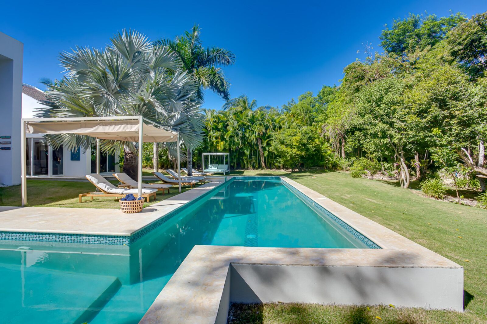 Where Do Rich People Vacation