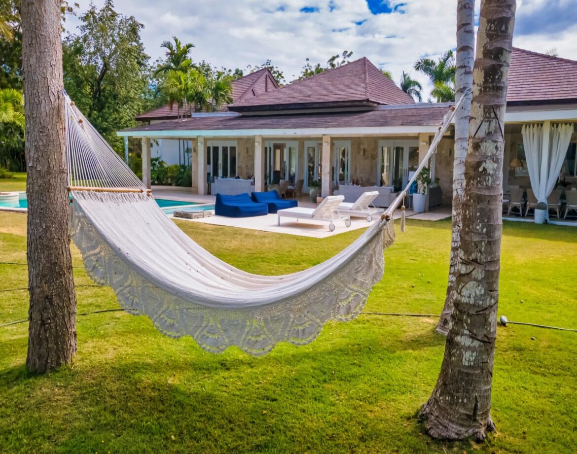 Your Fast Track to Sun: Closest Caribbean Island to NYC