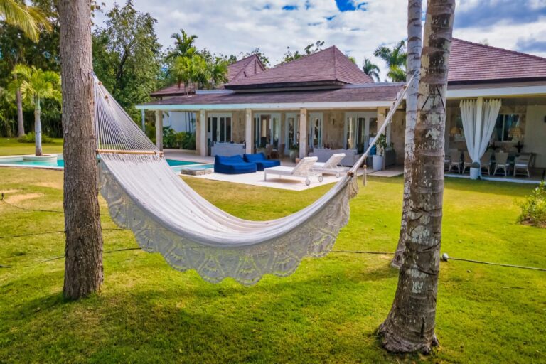 Your Fast Track to Sun: Closest Caribbean Island to NYC - Villa Alfa Haute Retreats 2025 2