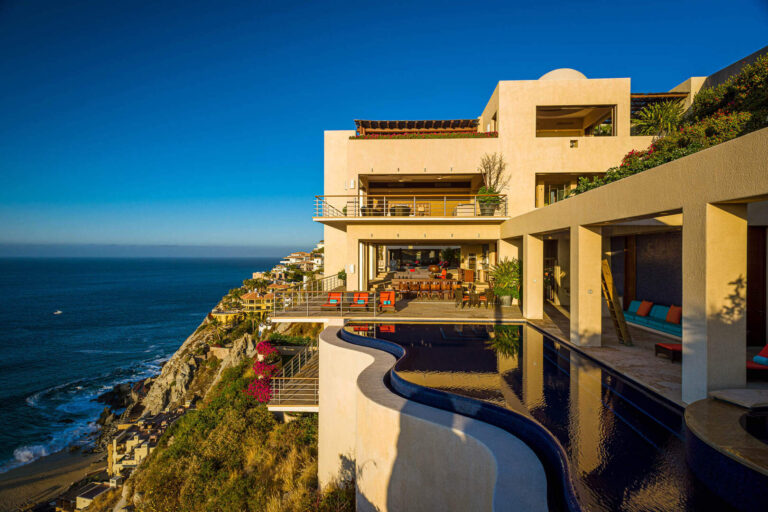 Luxury Los Cabos villa with infinity pool on a Pedregal clifftop above the Pacific
