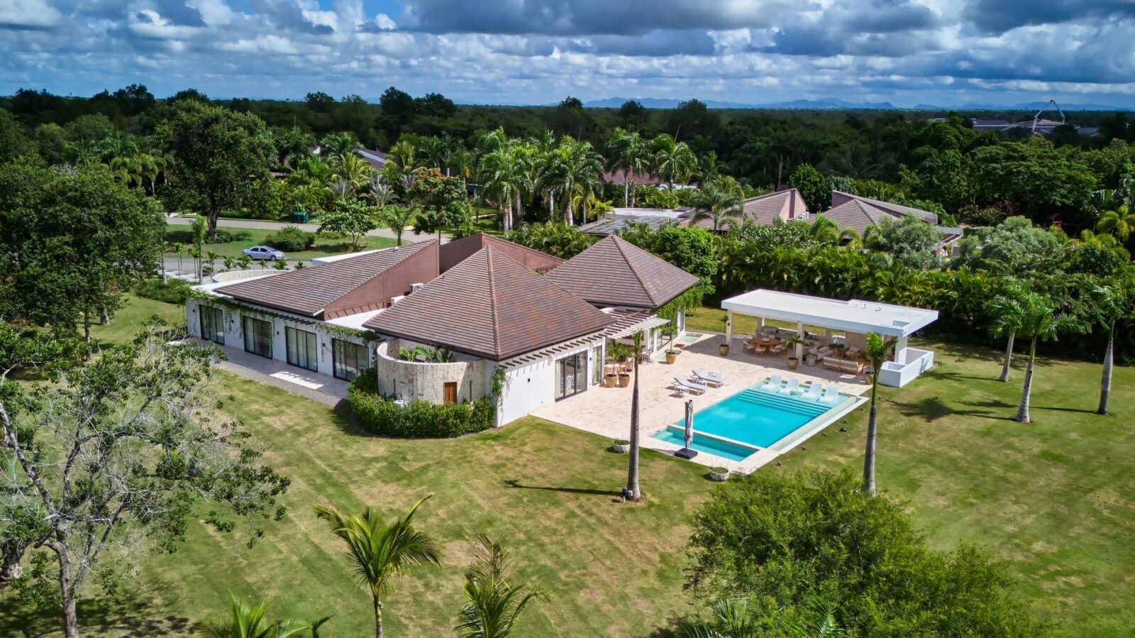 Luxury Travel Trends 2026: Private, Personalized, and Beyond Five-Star - Villa Kari Haute Retreats 2025 1