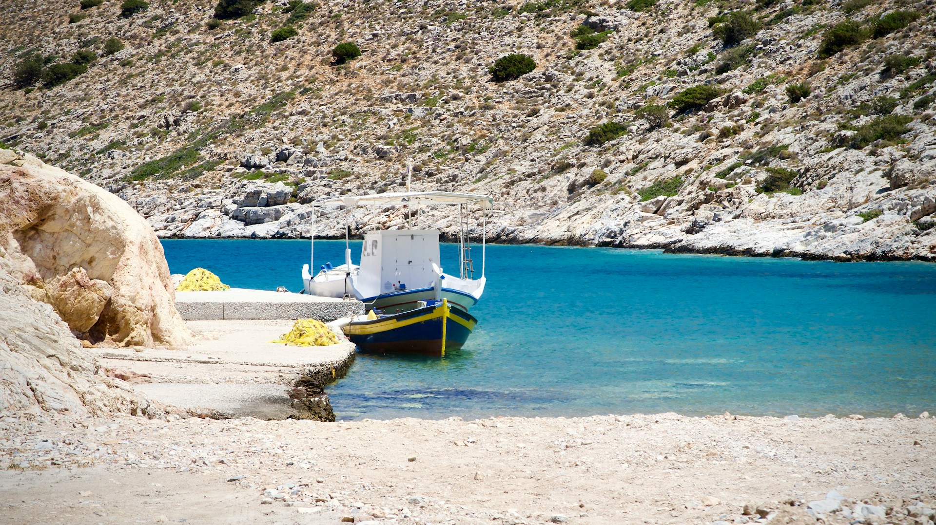 Best Time to Visit Greece to Avoid Crowds | HR Guide - Haute Retreats
