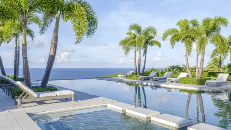 Luxurious pool with ocean view. villa Antares st barts