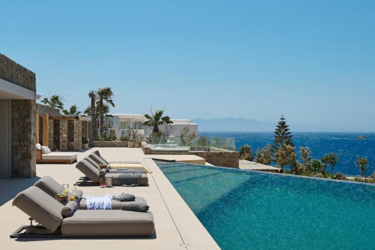 Direct Flights From LAX to Europe: The Best Nonstop Routes for Luxury Travelers - Villa Kalo Livadi 3