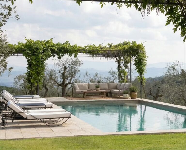 Casa Bachicche is a luxury villa near Florence in Chianti with 8 bedrooms, heated pool, Turkish bath and private chef services. Ideal for families, events and refined Tuscan escapes.