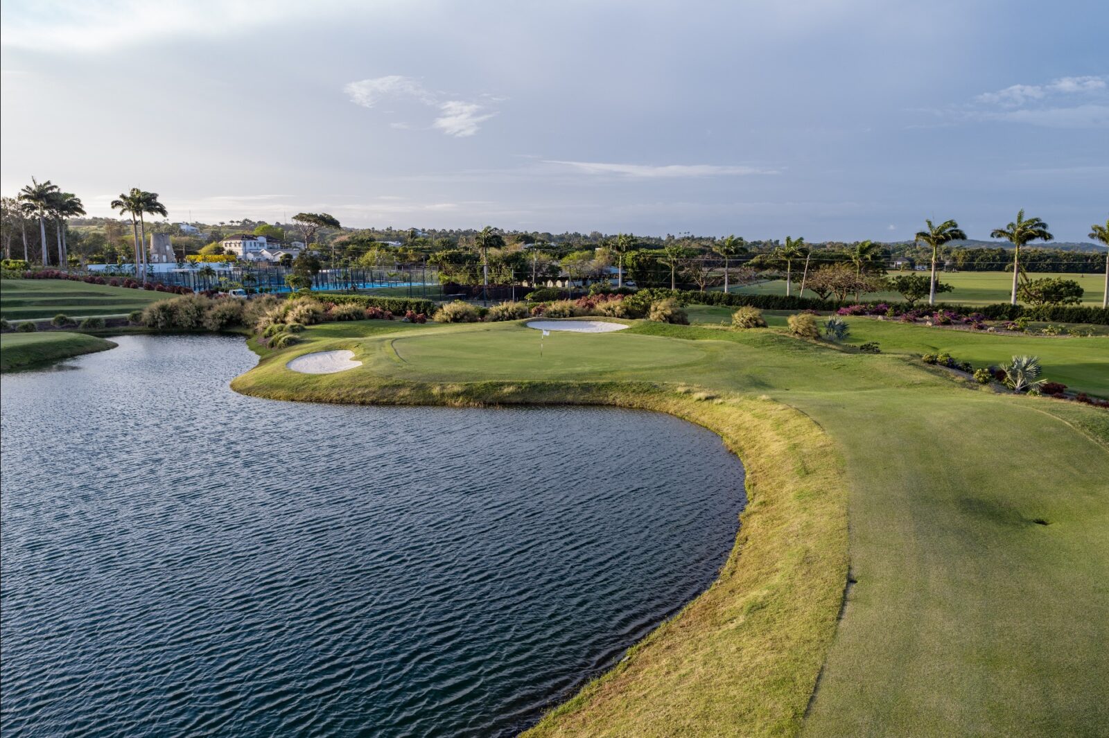 Best Places to Go for New Years in 2026 for an Unforgettable Luxury Escape 1 best places to go for new years