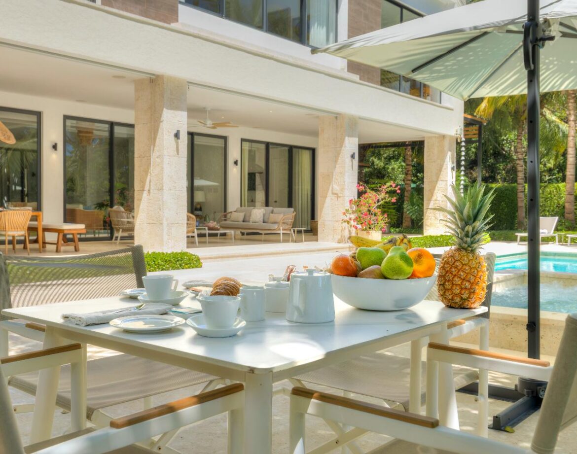 Where to Go on Short Flights from Los Angeles for a Luxury Retreat