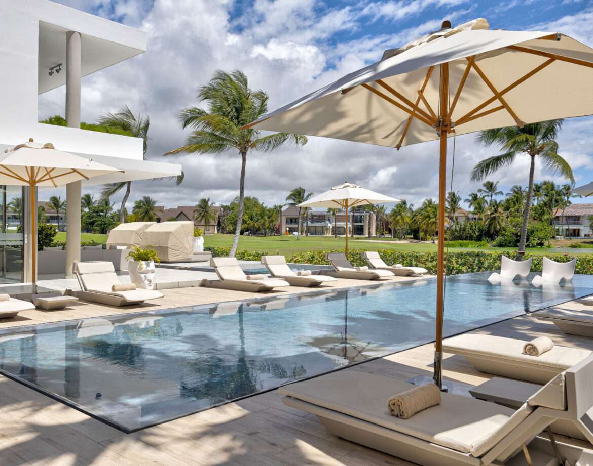 villa in Punta Cana near the golf course