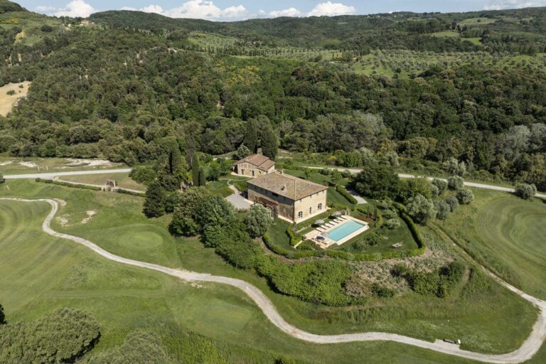 Last minute villa holidays in Italy